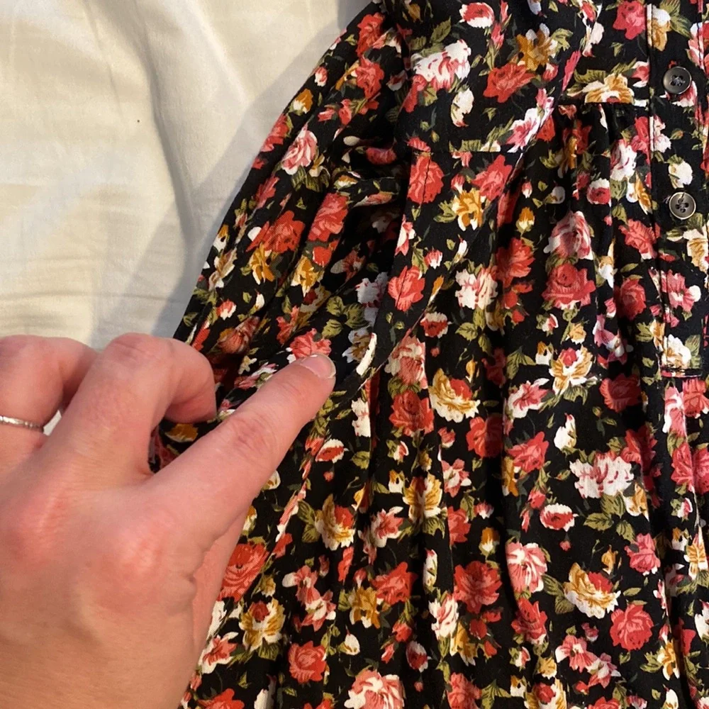 Express Flowered Romper - Picture 3 of 4